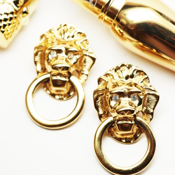✨ VINTAGE KJL Lion's Head Doorknocker Earrings 🌟 - Picture 14 of 16